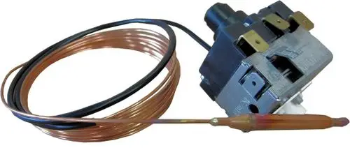 Temperaturregler von Bosch mit einem Sensorrohr und Anschlusskabel, geeignet für die Überwachung von Temperaturen in verschiedenen Anwendungen.